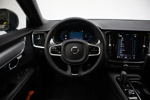 Volvo V90 view 5