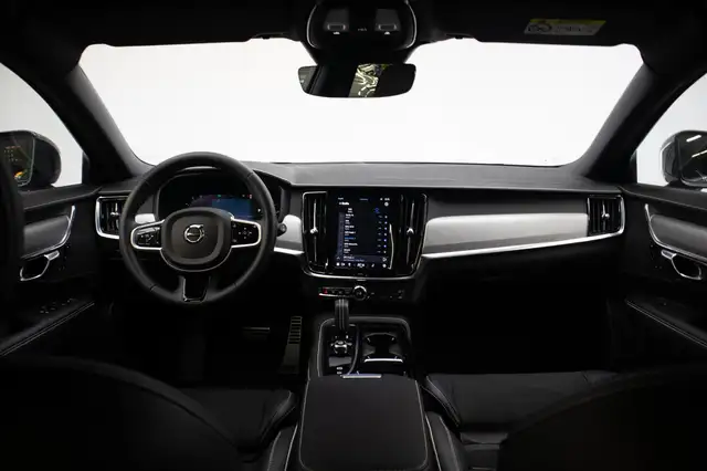 Volvo V90 view 3