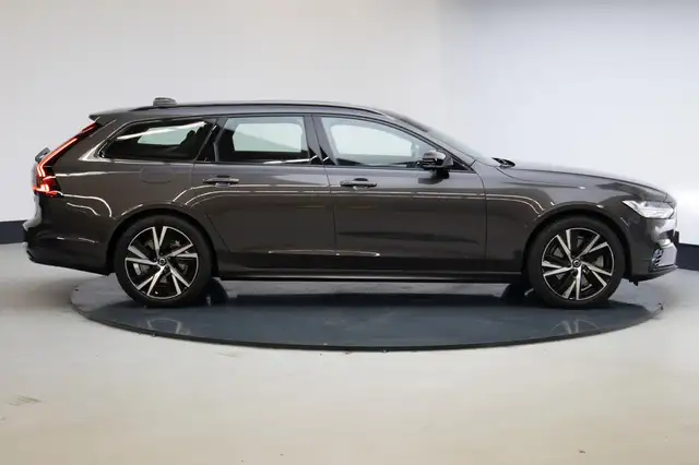 Volvo V90 view 17
