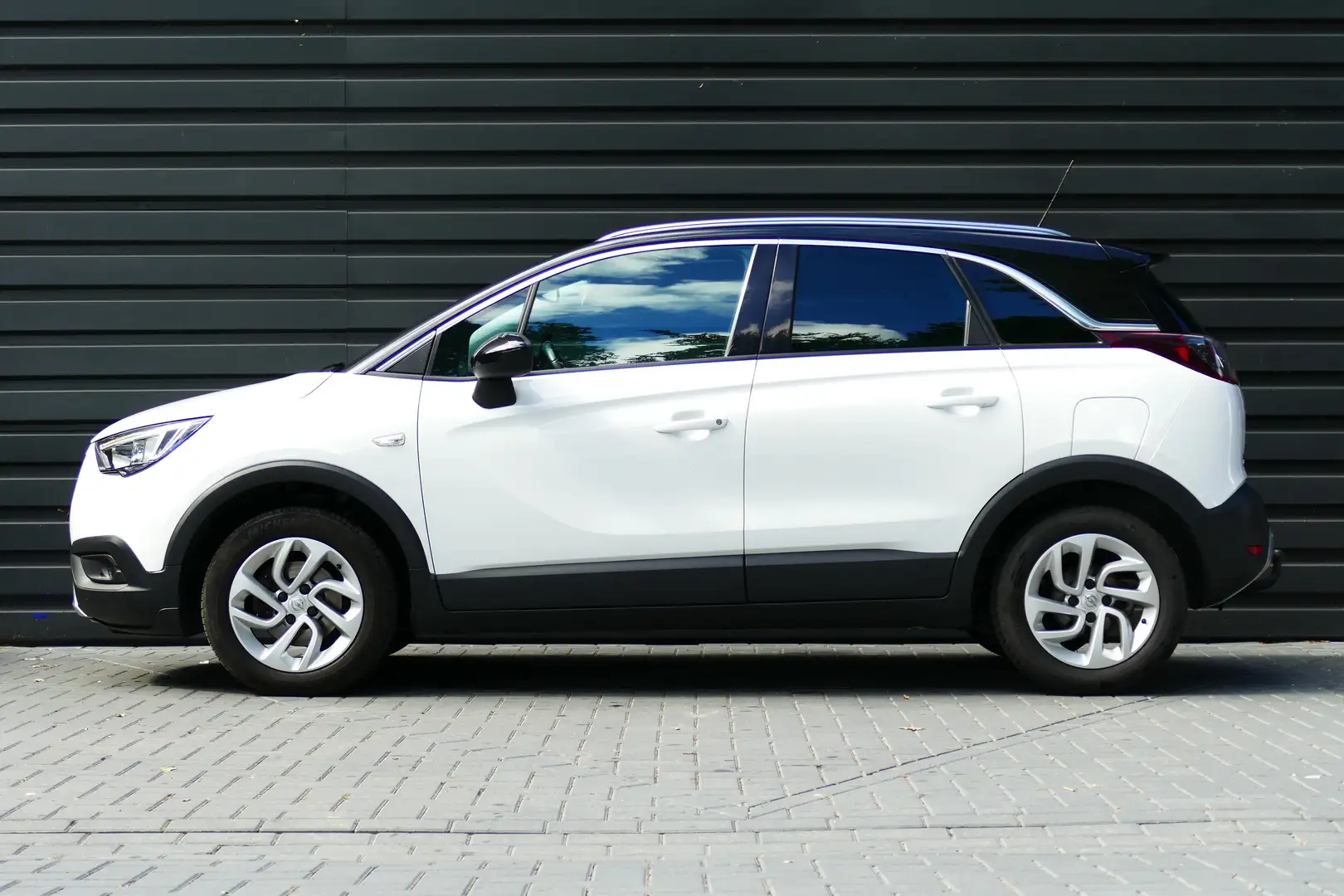 Opel Crossland X 1.2 TURBO 110PK ONLINE EDITION / NAVI / CLIMA / PD Wit - 2