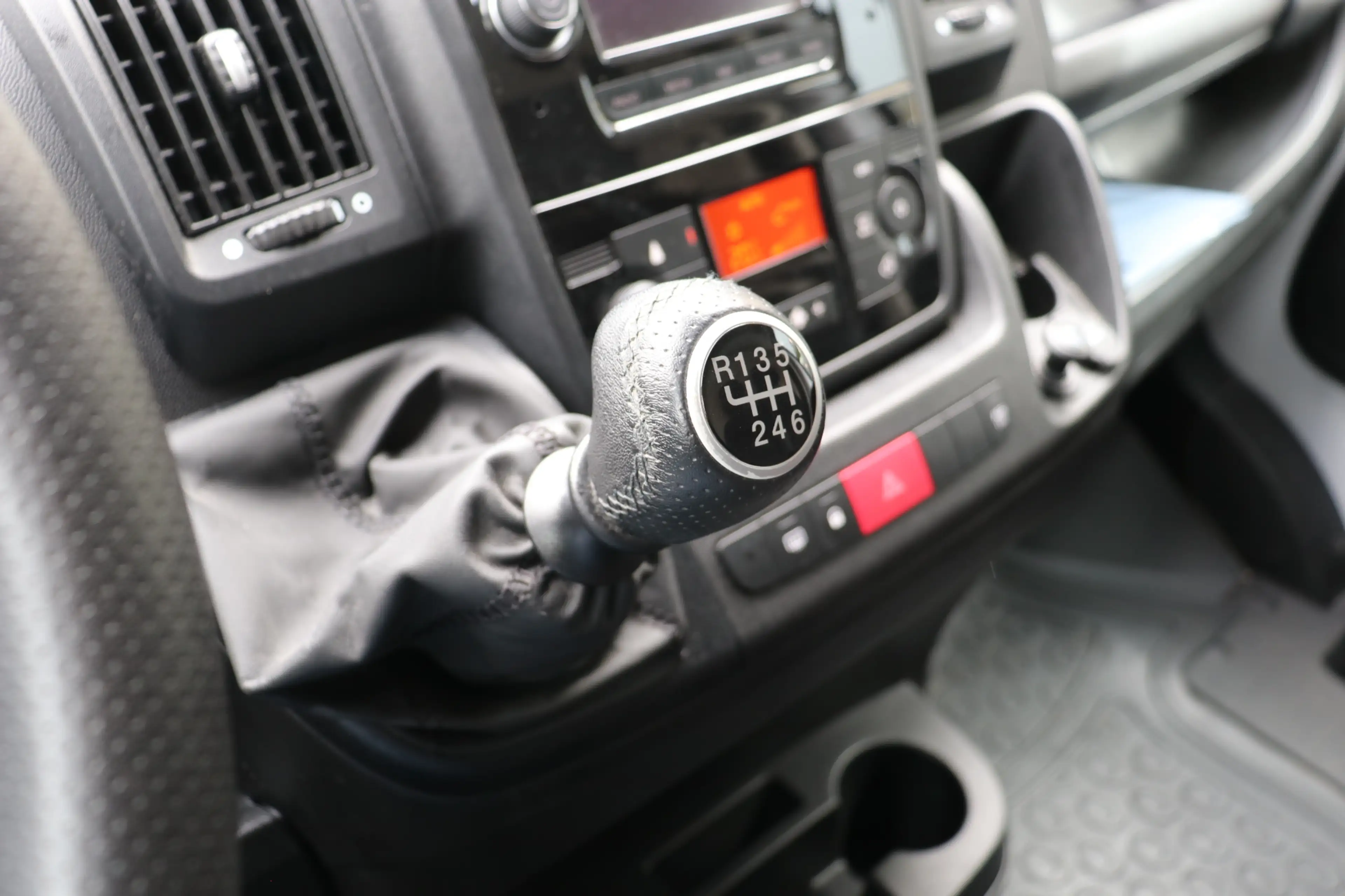 Peugeot Boxer 335 2.2 BlueHDi 140 L2H2 Pro EX.BTW — photo 10