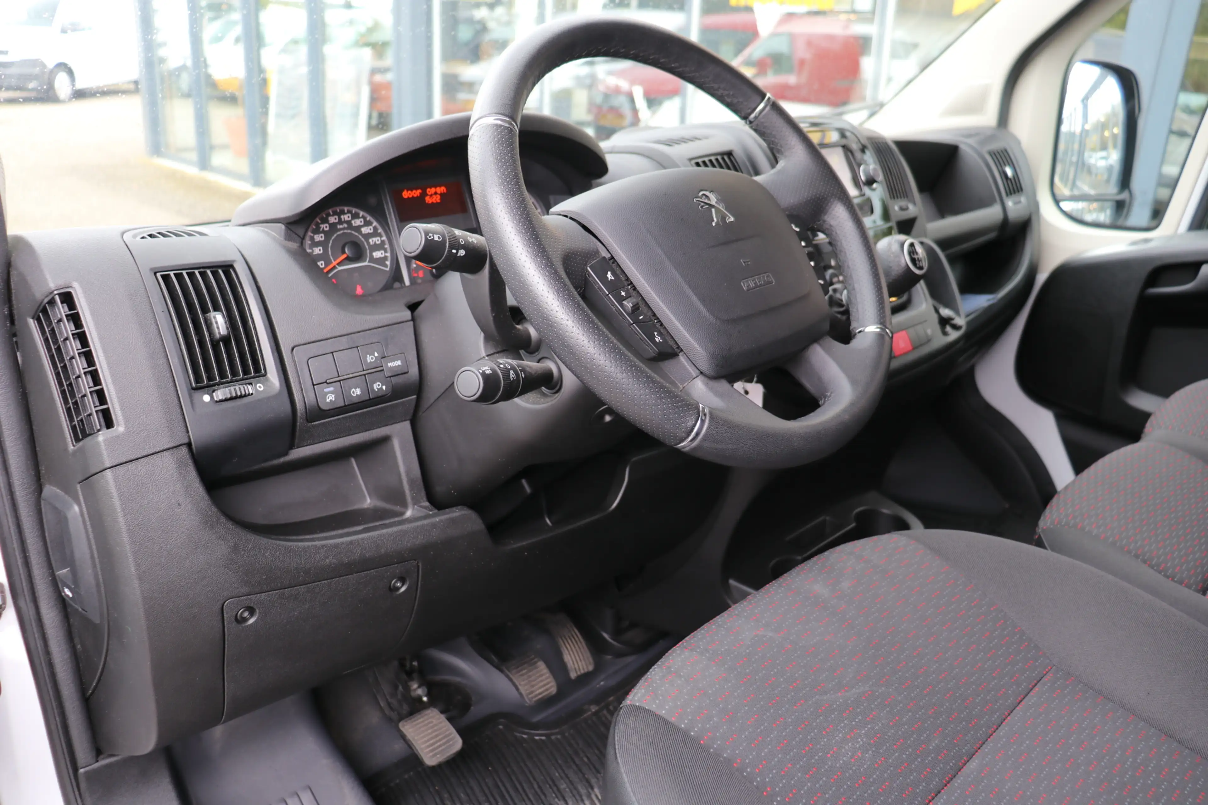 Peugeot Boxer 335 2.2 BlueHDi 140 L2H2 Pro EX.BTW — photo 6
