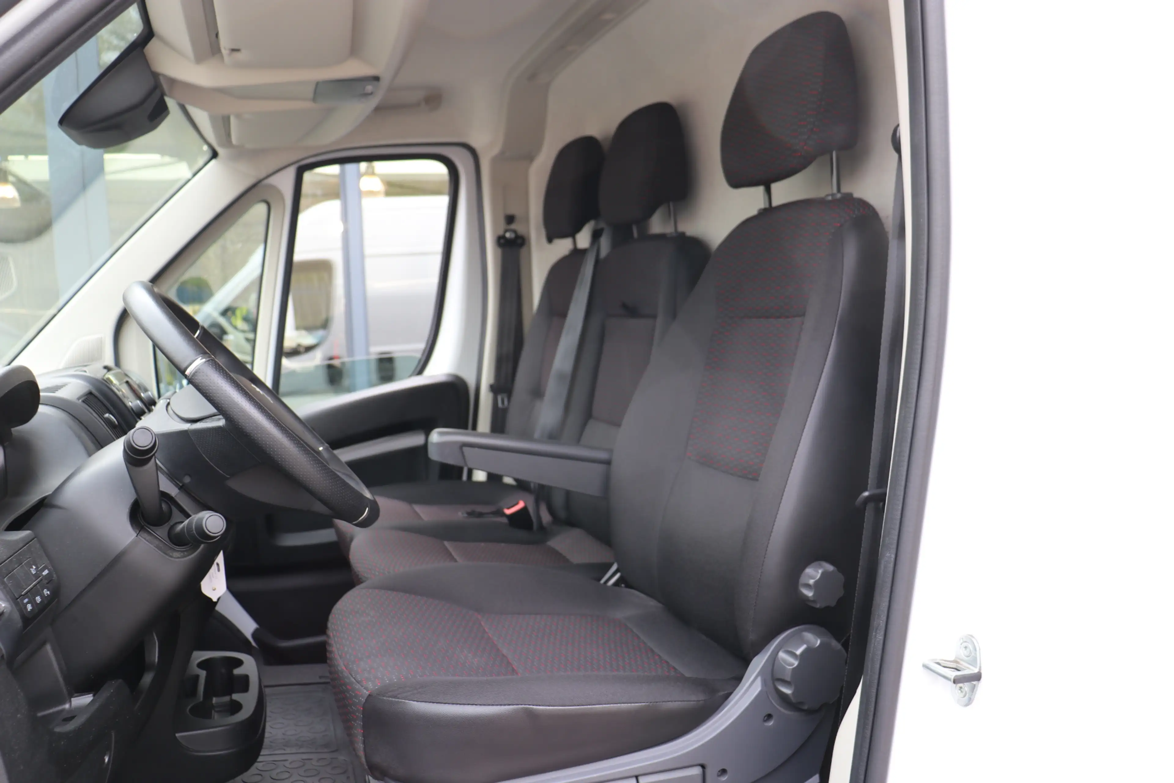 Peugeot Boxer 335 2.2 BlueHDi 140 L2H2 Pro EX.BTW — photo 15