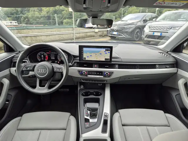 Audi A4 view 7