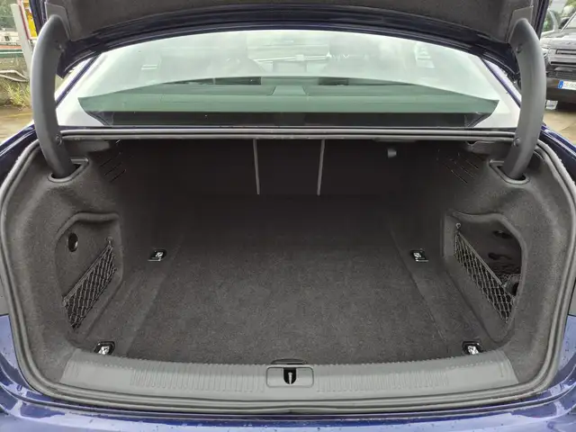 Audi A4 view 11