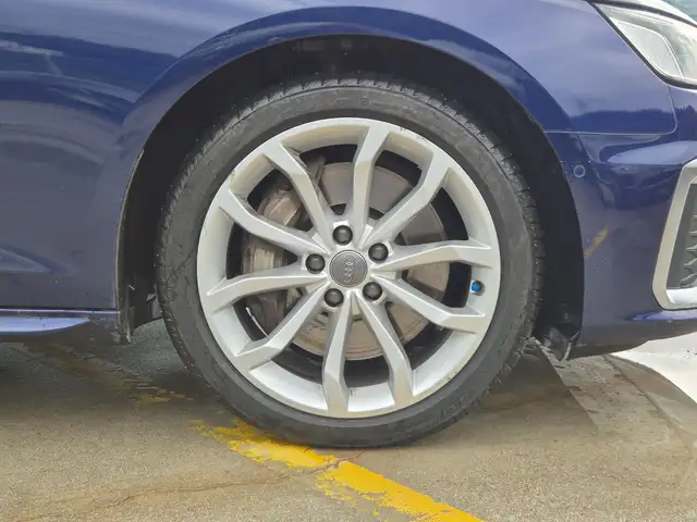 Audi A4 view 12