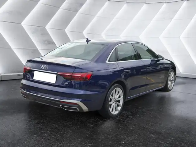 Audi A4 view 4