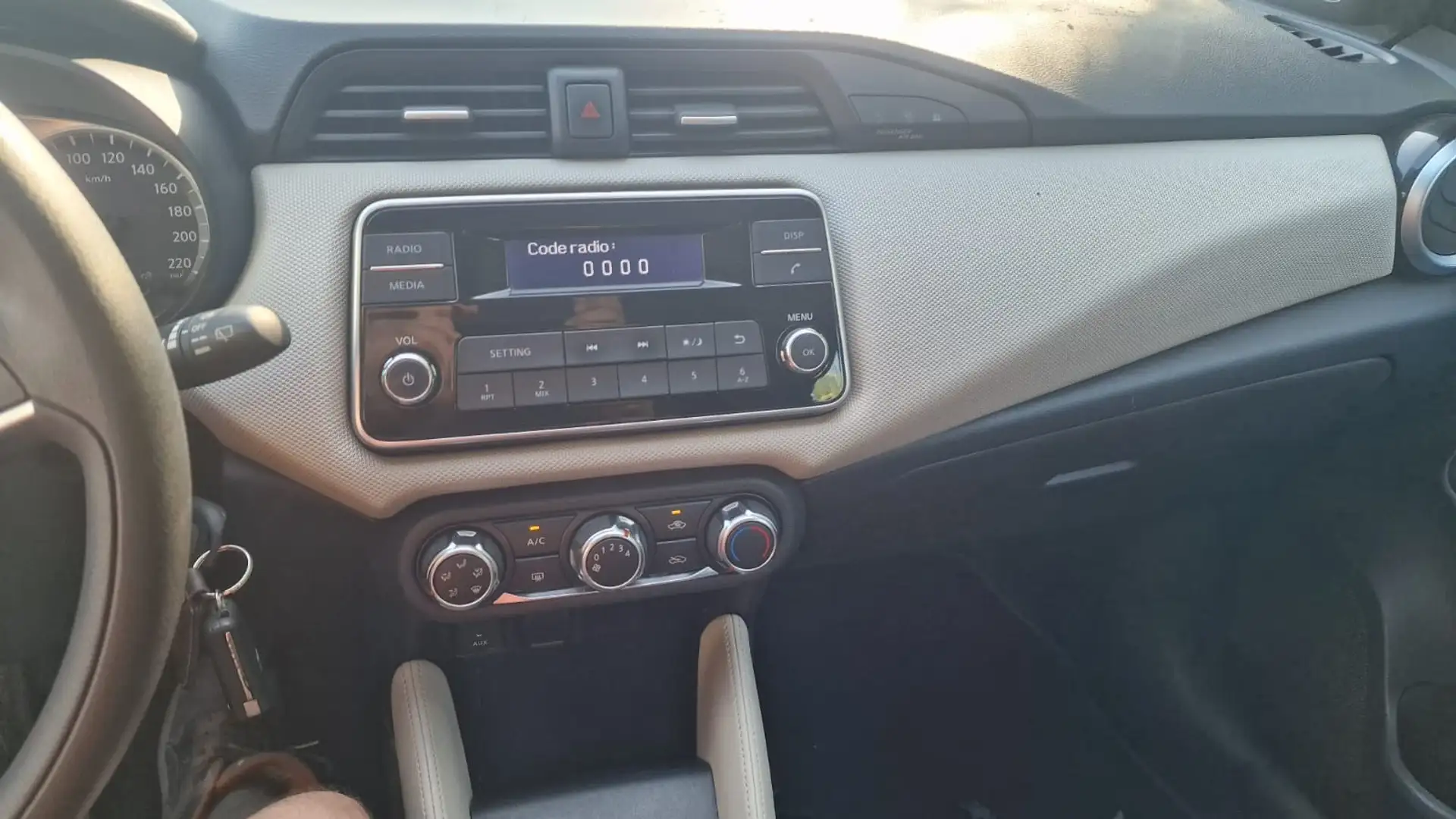 Nissan Micra 1.0 Visia - 2