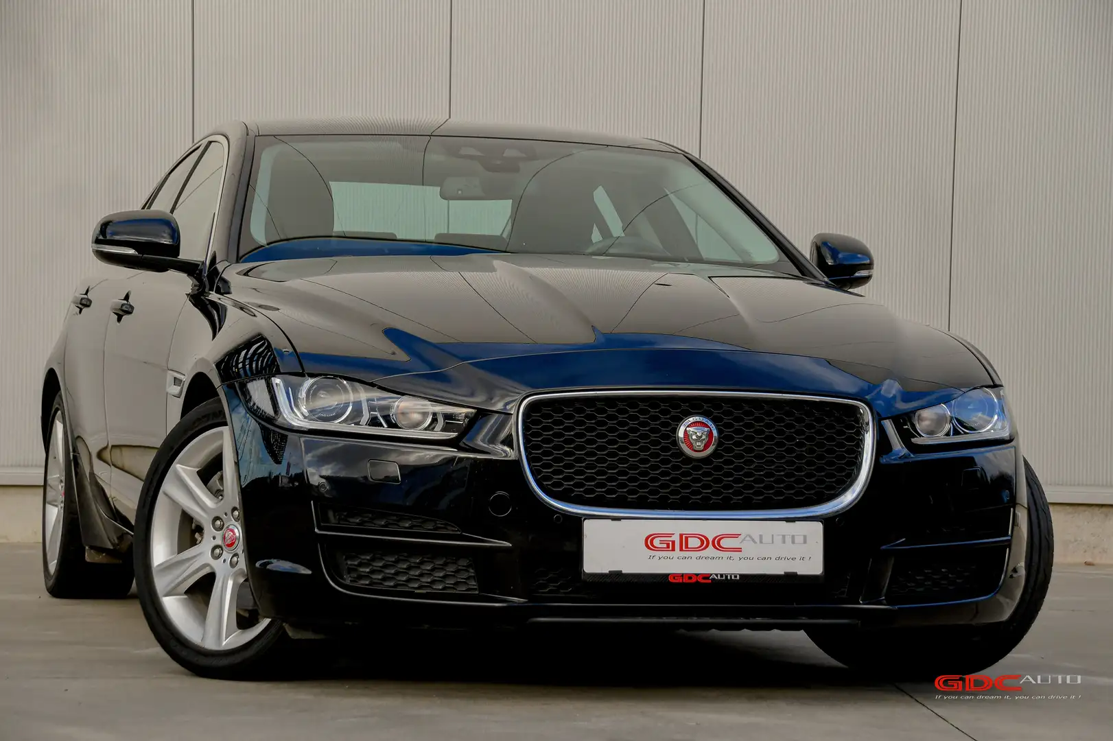 Jaguar XE 2.0 D Prestige Noir - 2