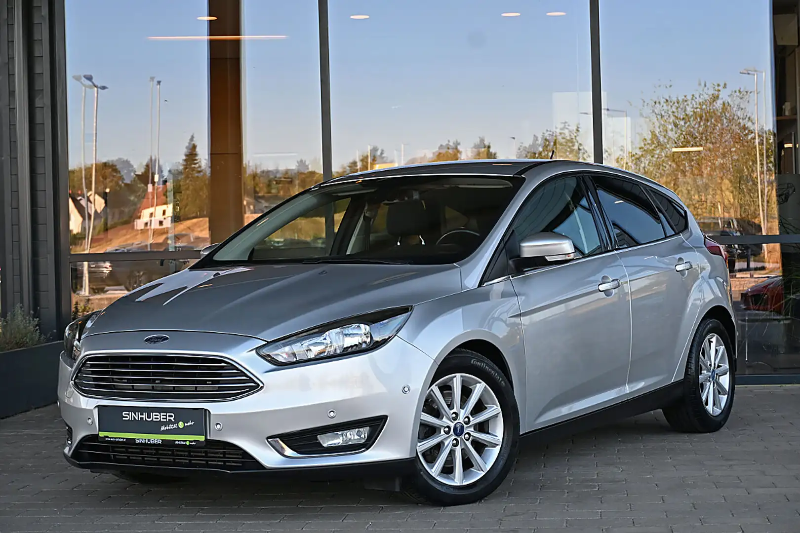 Ford Focus 2,0 TDCi Titanium PowerShift Bi-Xenon, Navi, An... Silber - 1