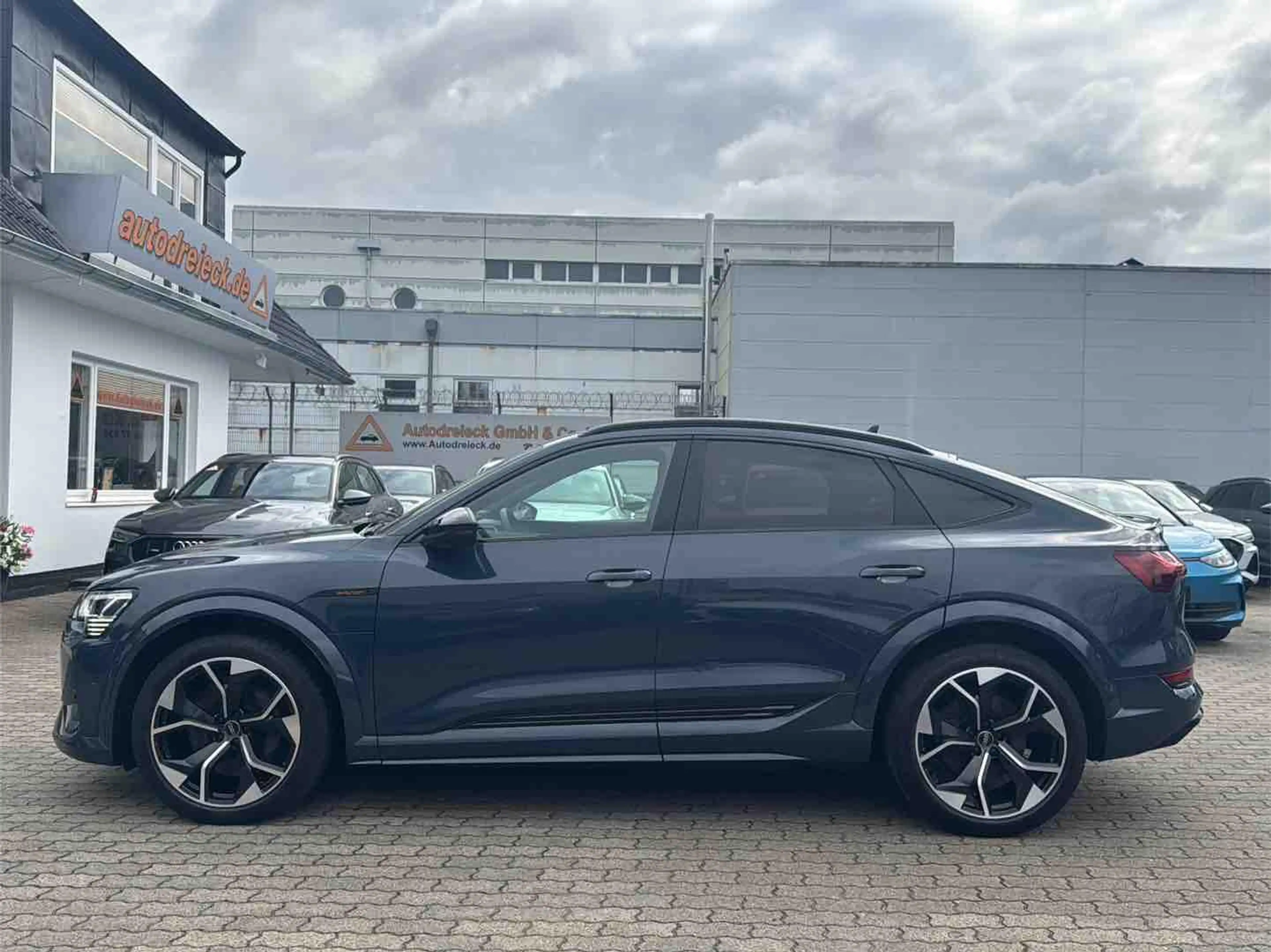 Audi e-tron Sportback S ACC HuD PANO MASSAGE 360° — photo 11