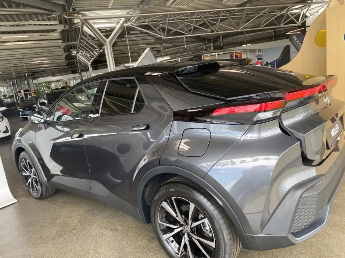 Toyota C-HR 2.0 Plug-in-Hybrid Teamplayer *LED*el Heck* Grau - 1