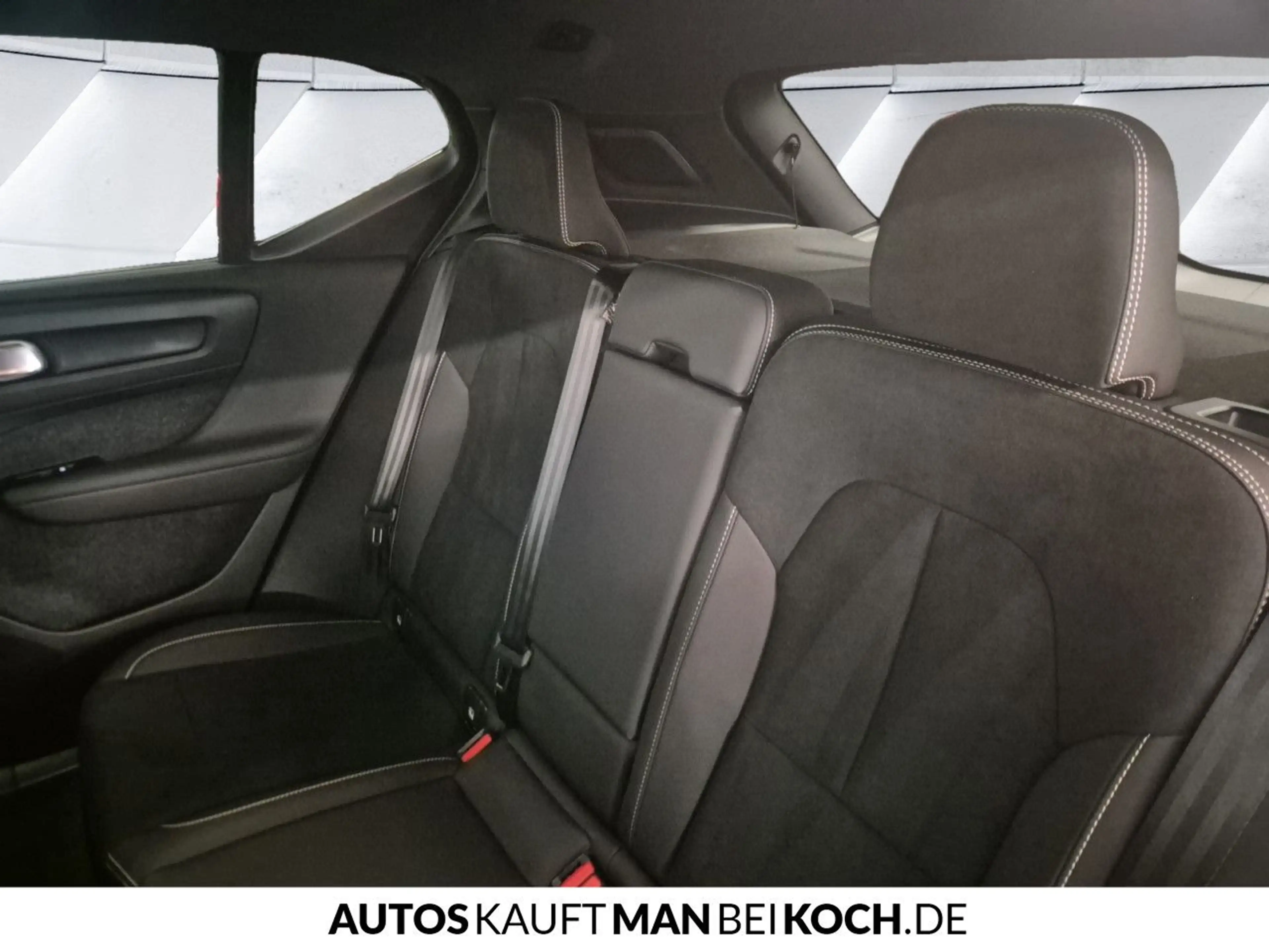 Volvo XC40 B3 Plus Dark ACC BLIS LED H/K 360° Notrad SHZ — photo 7