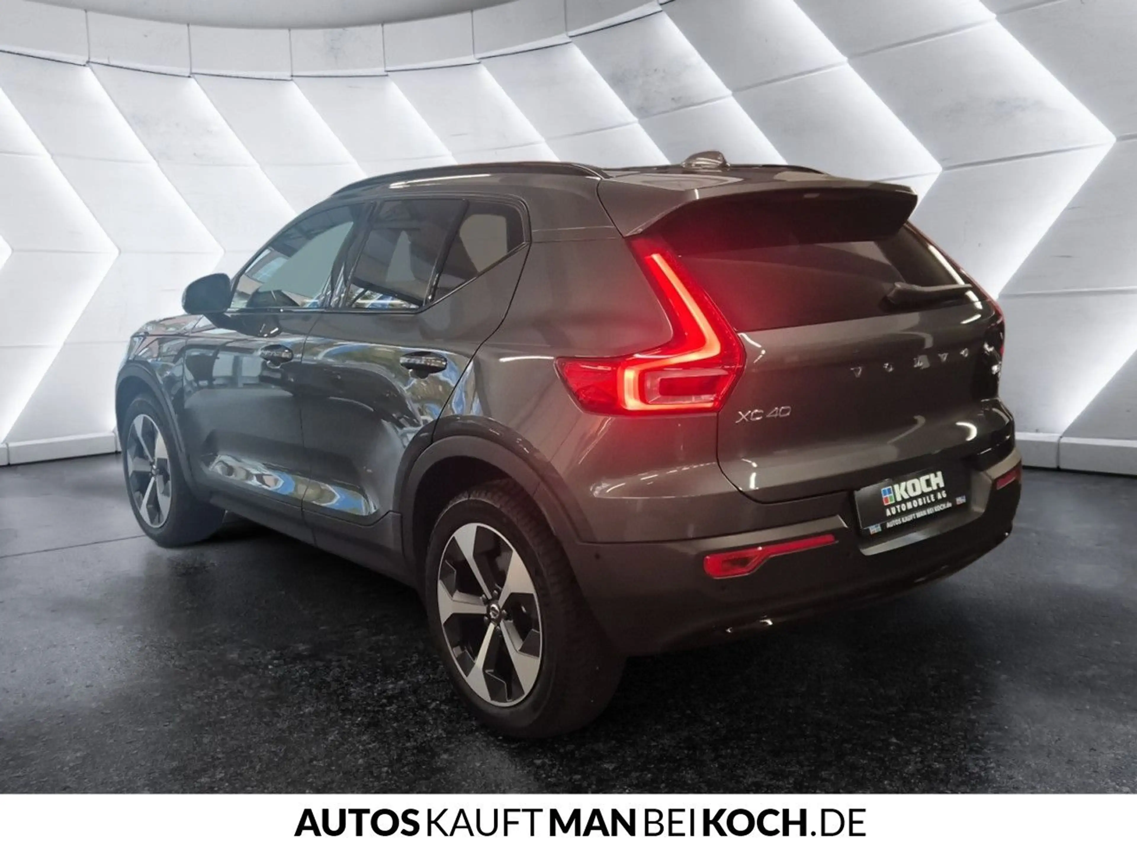 Volvo XC40 B3 Plus Dark ACC BLIS LED H/K 360° Notrad SHZ — photo 3