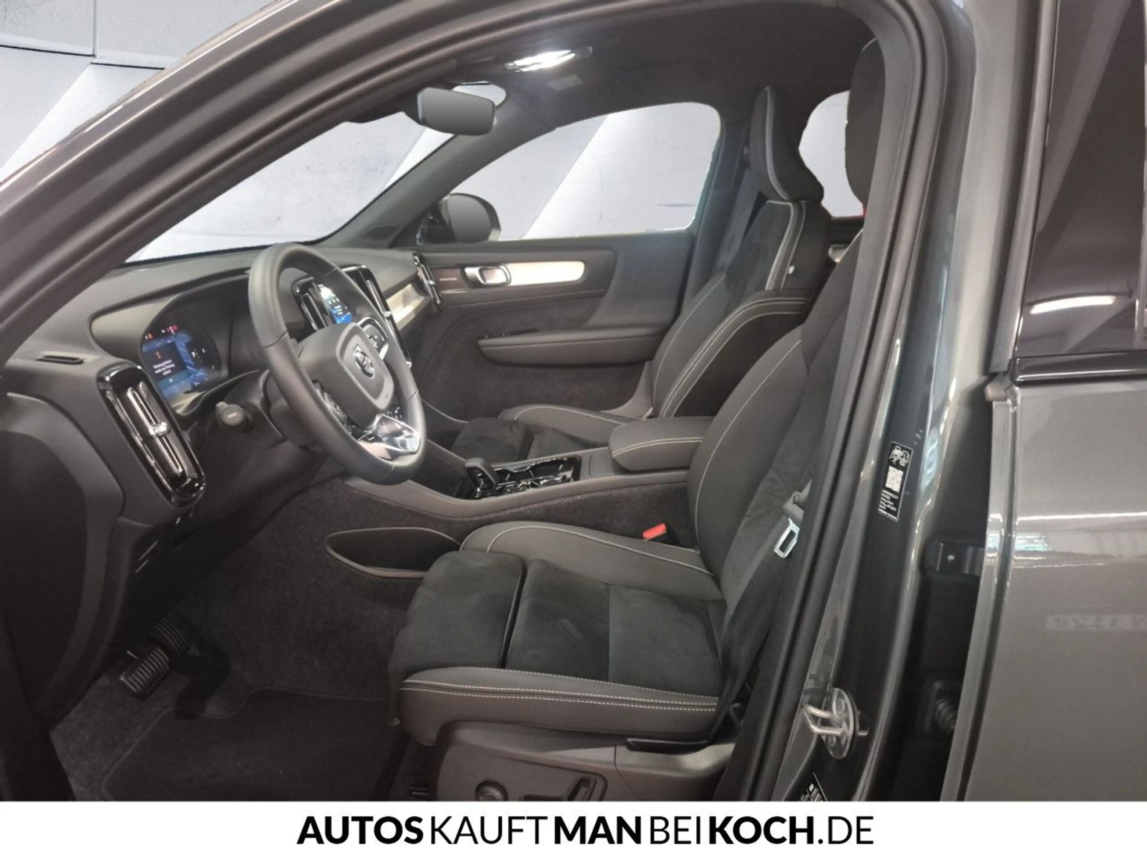 Volvo XC40 B3 Plus Dark ACC BLIS LED H/K 360° Notrad SHZ — photo 6