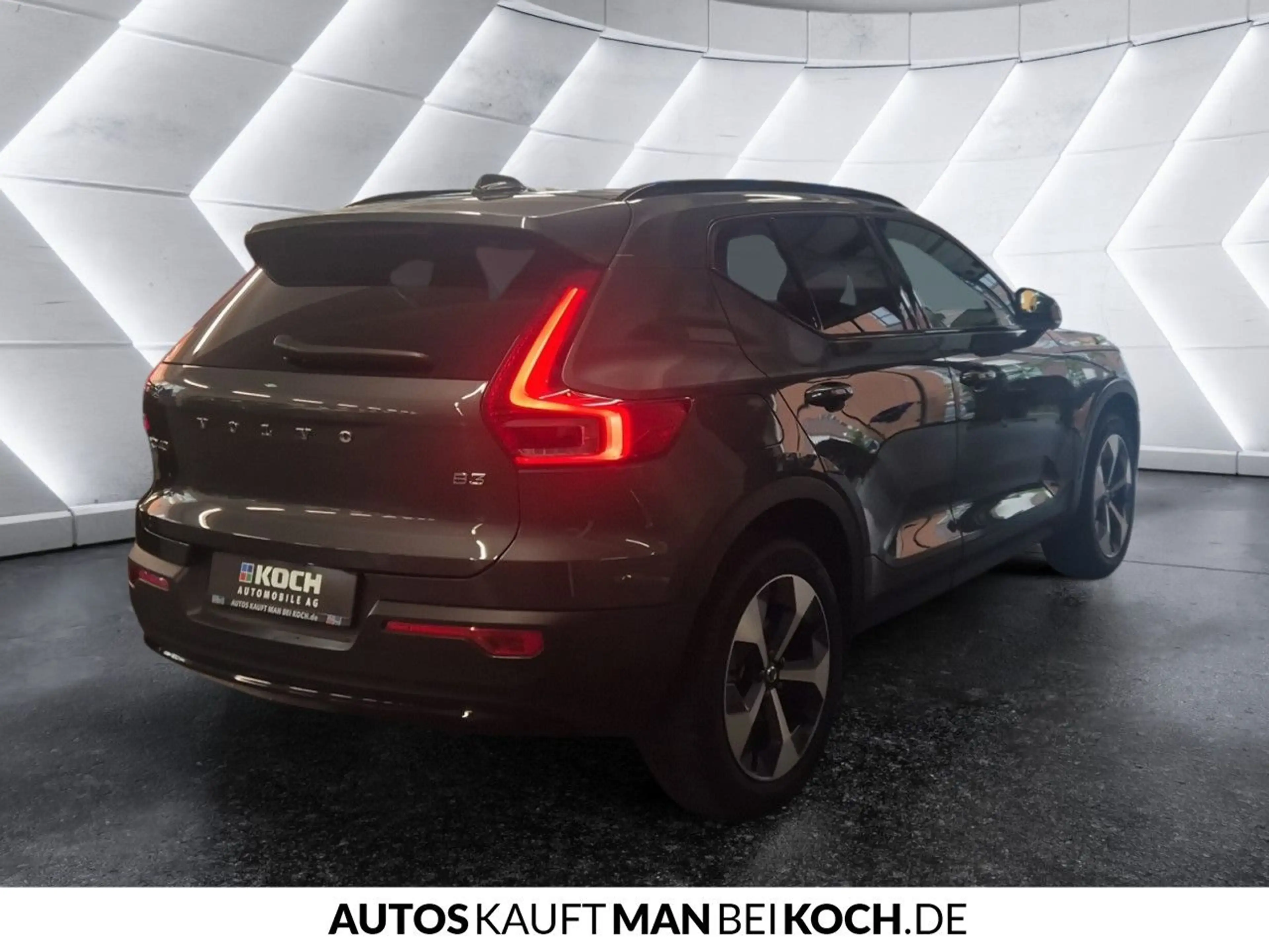 Volvo XC40 B3 Plus Dark ACC BLIS LED H/K 360° Notrad SHZ — photo 4