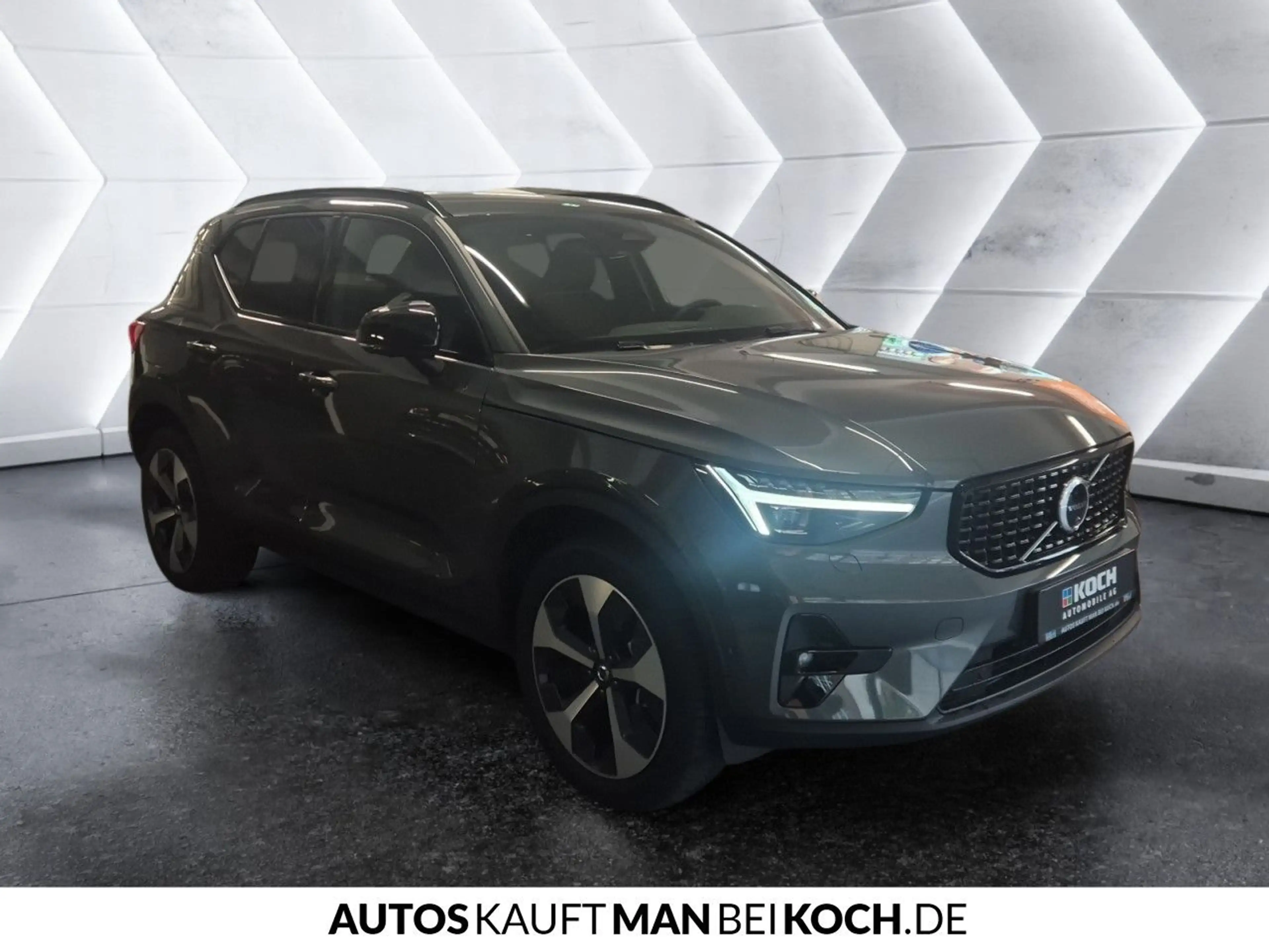 Volvo XC40 B3 Plus Dark ACC BLIS LED H/K 360° Notrad SHZ — photo 5