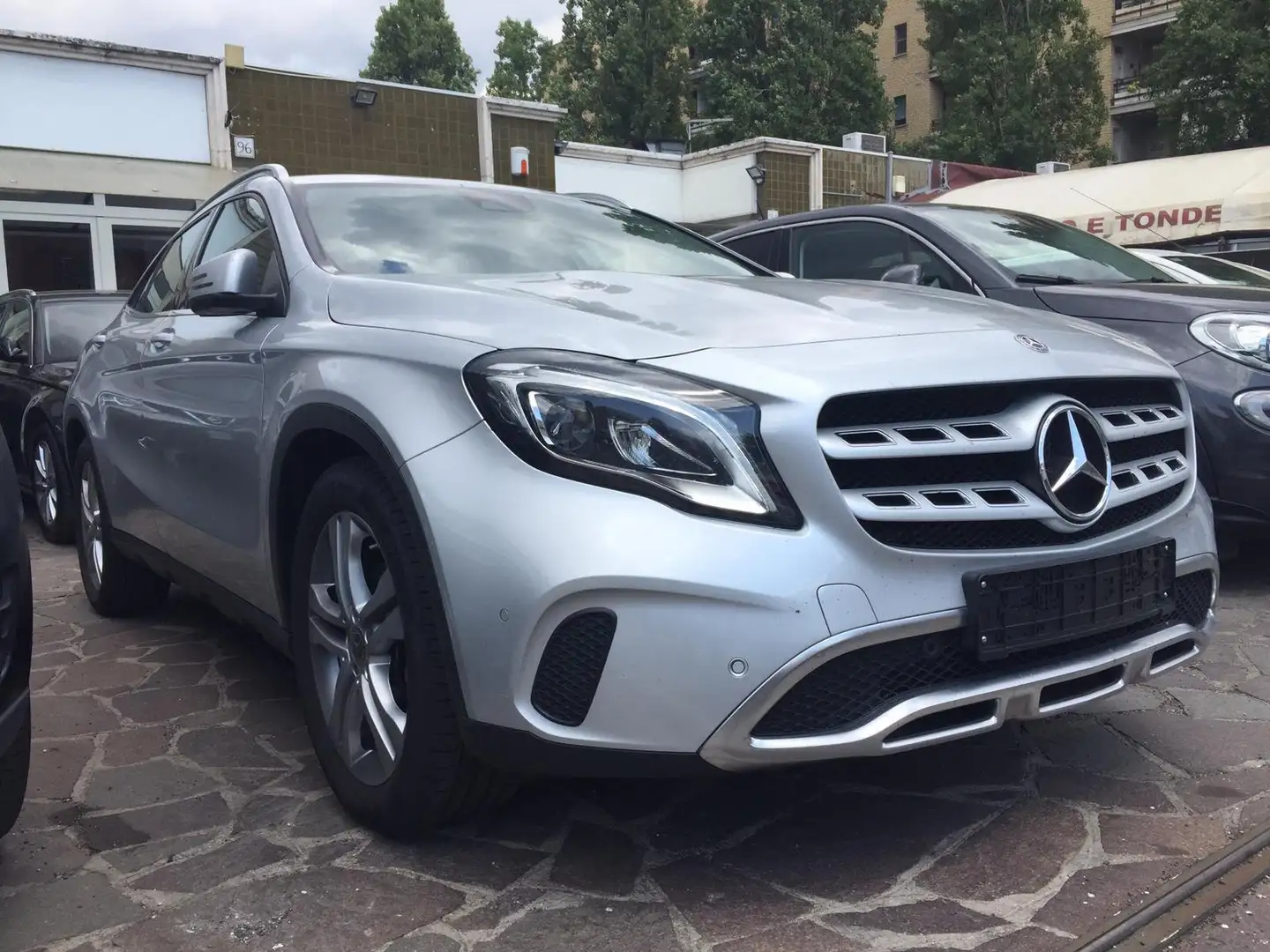 Mercedes-Benz GLA 200 D AUTOMATICA NAVI PELLE PDC Argento - 1