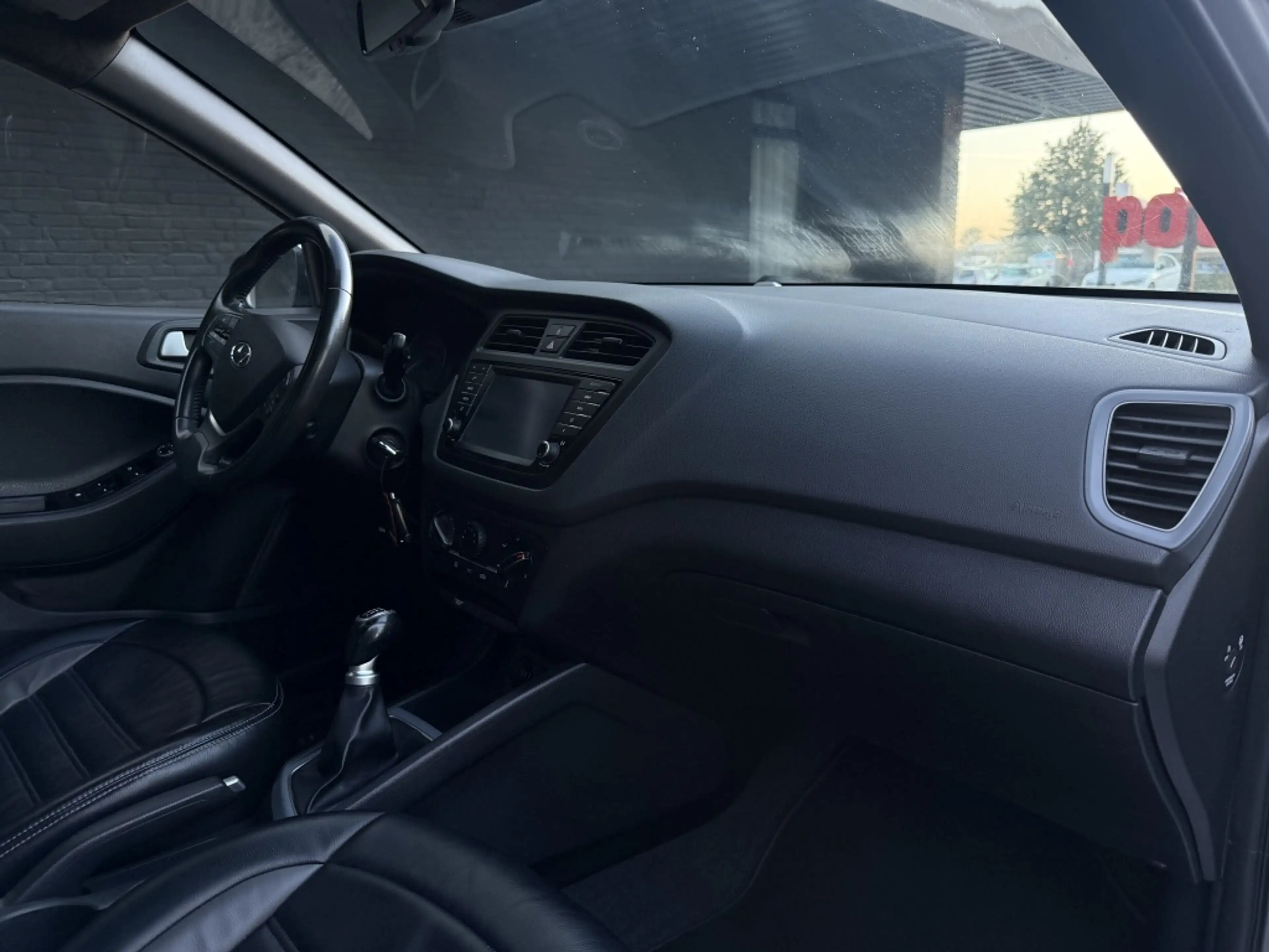 Hyundai i20 1.2 HP Black edition — photo 8