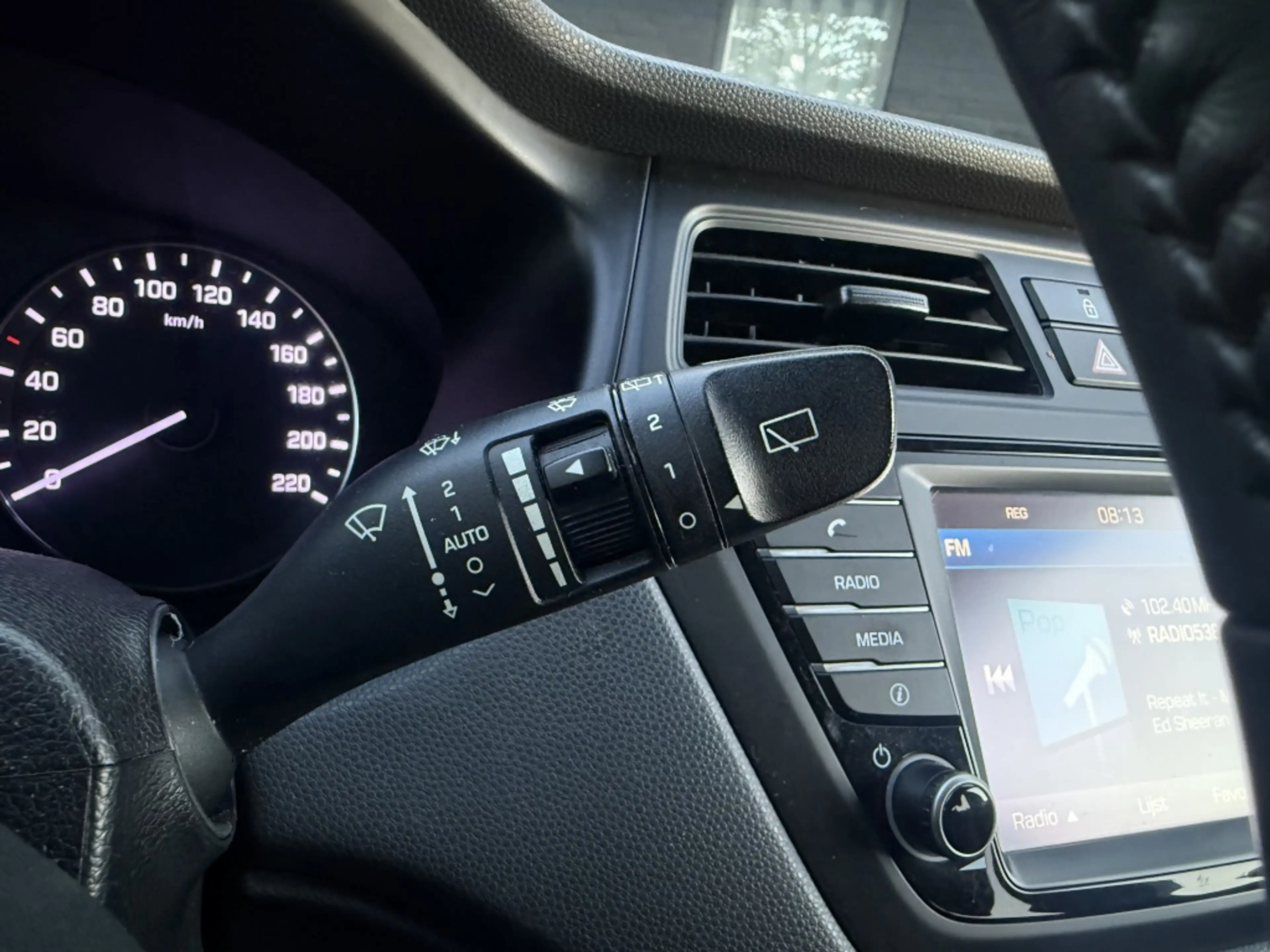 Hyundai i20 1.2 HP Black edition — photo 12