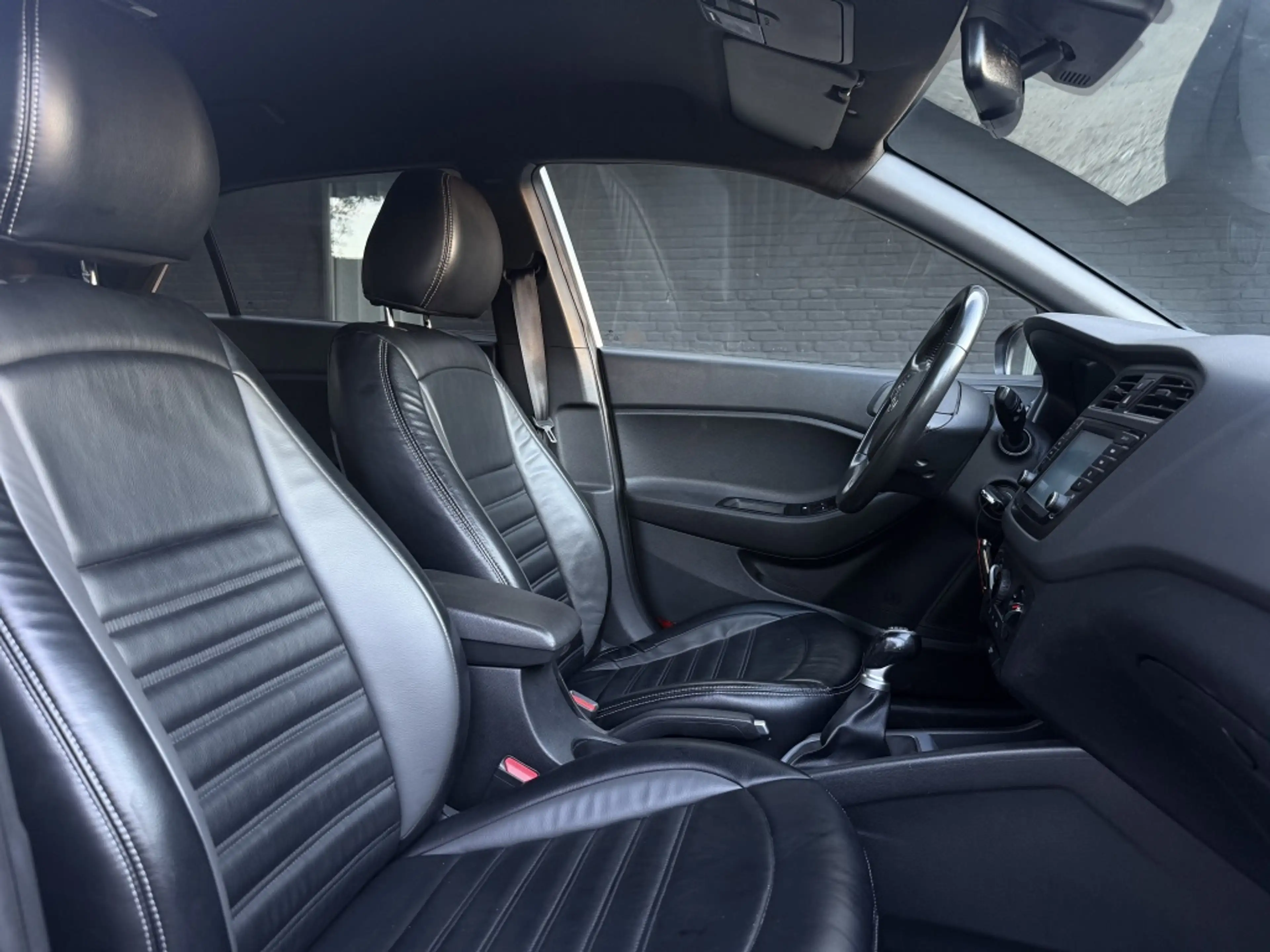 Hyundai i20 1.2 HP Black edition — photo 4