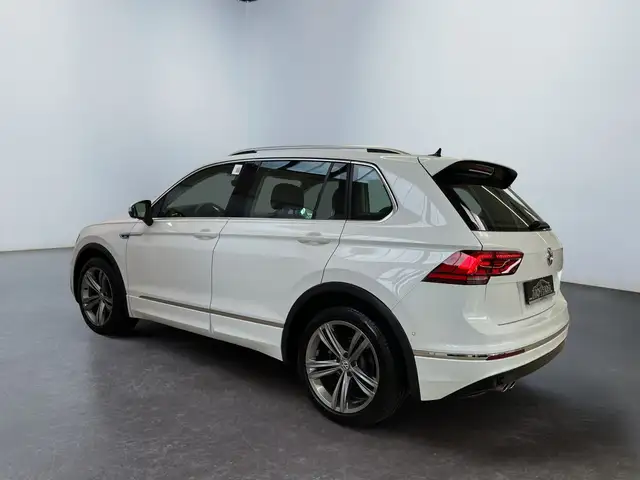 Volkswagen Tiguan view 4