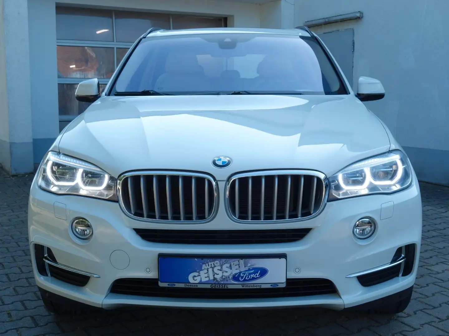 BMW X5 xDrive 40 d Leder Auto PANO AHK NAVI LED Wit - 2