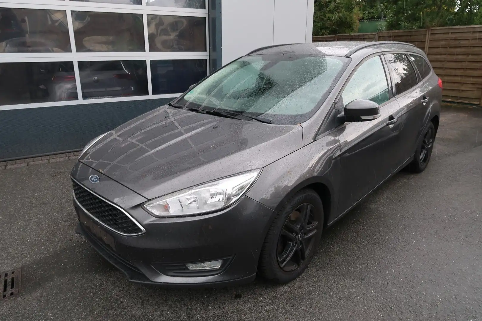 Ford Focus Turnier Business Gris - 1