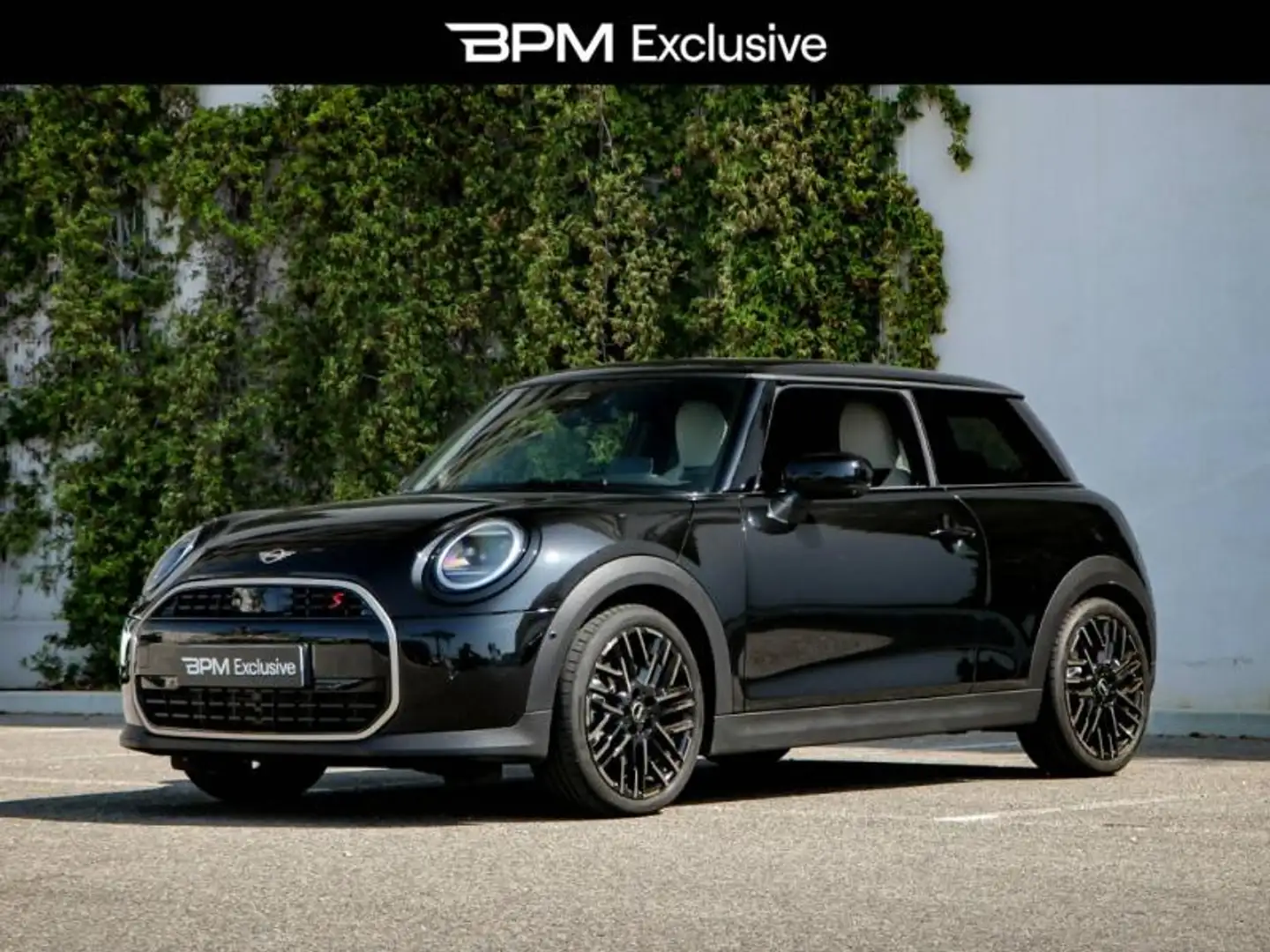 MINI Cooper S 204ch Favoured DKG7 Noir - 1