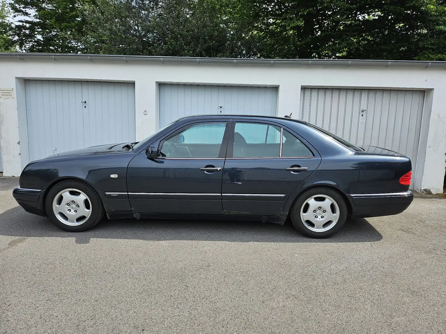 Mercedes-Benz E 280 Avangarde Automatik AHK Klima TÜV NEU 6/2027 - 1