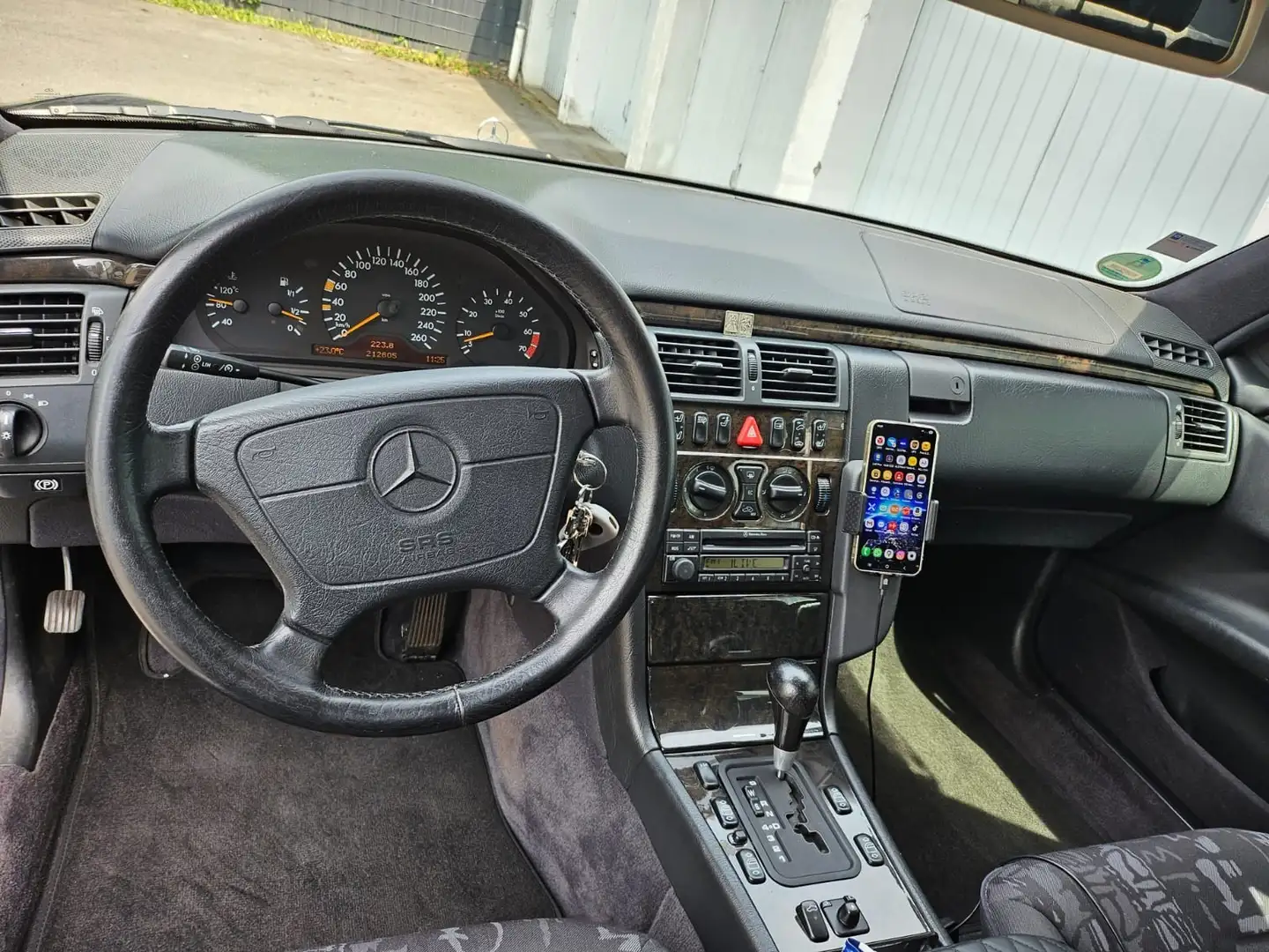 Mercedes-Benz E 280 Avangarde Automatik AHK Klima TÜV NEU - 2