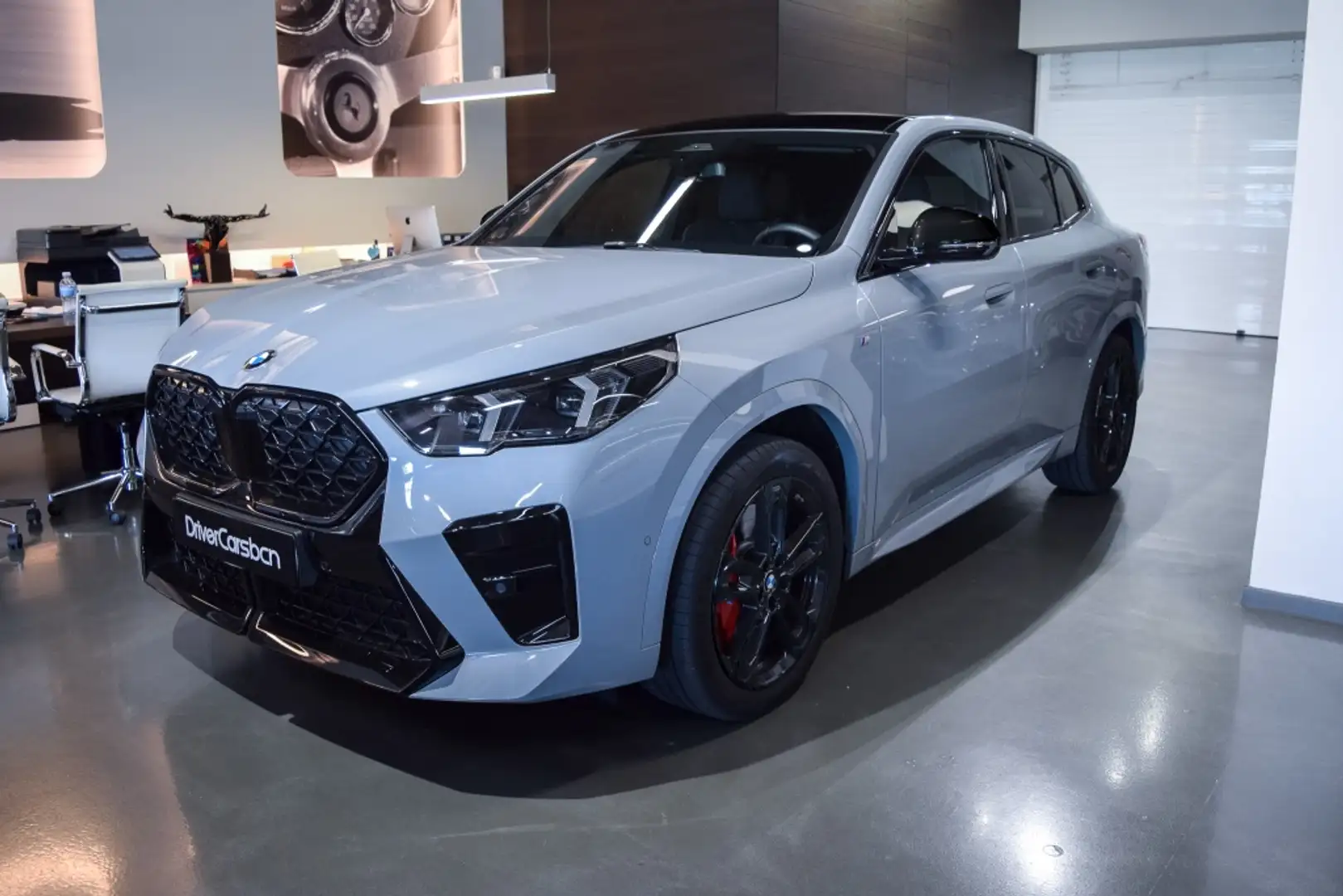 BMW X2 sDrive 18dA M Sport Pro Grijs - 2