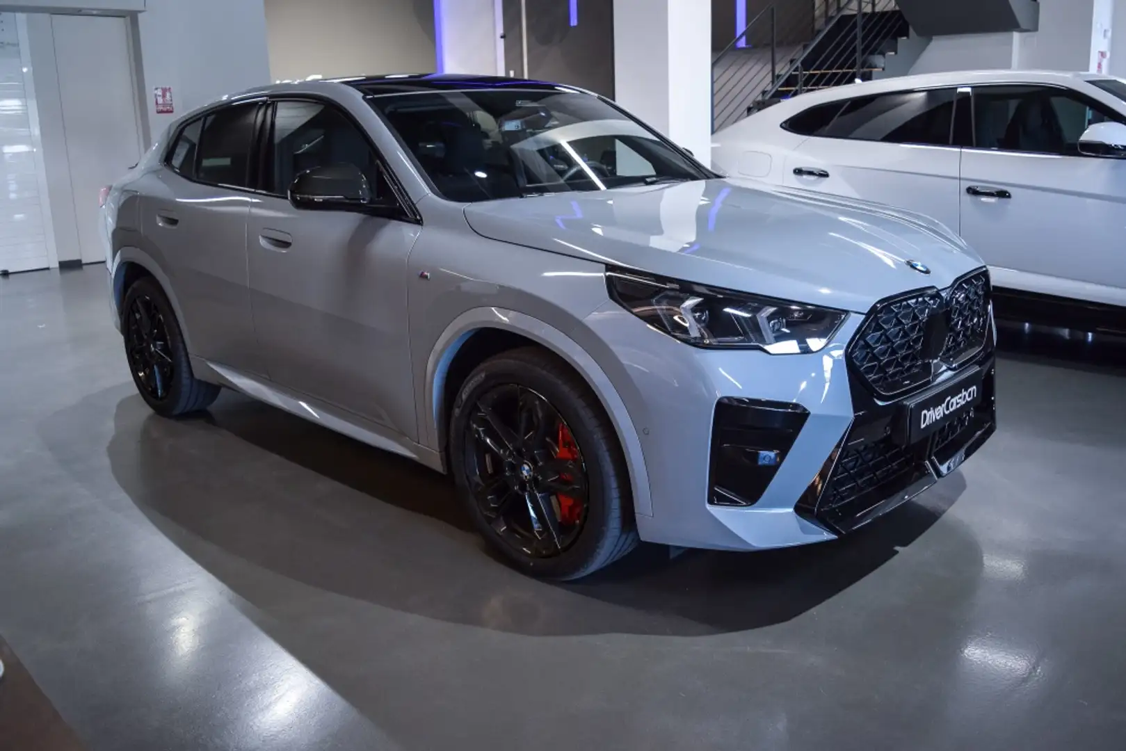 BMW X2 sDrive 18dA M Sport Pro Grijs - 1