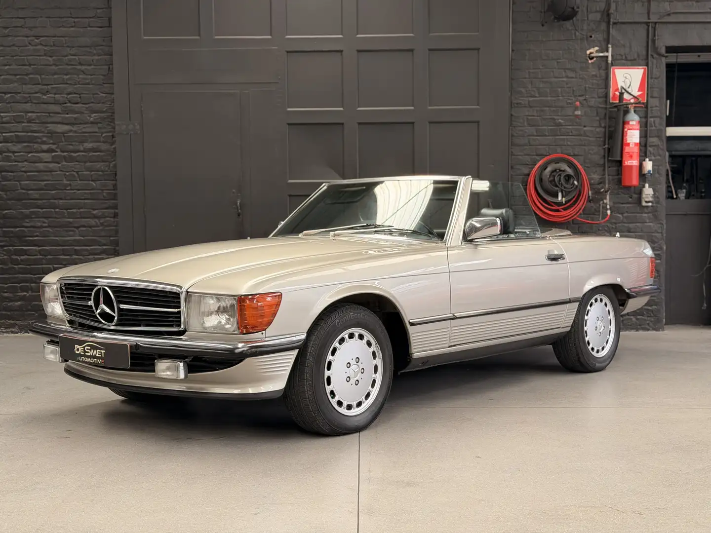 Mercedes-Benz SL 300 Beige - 1