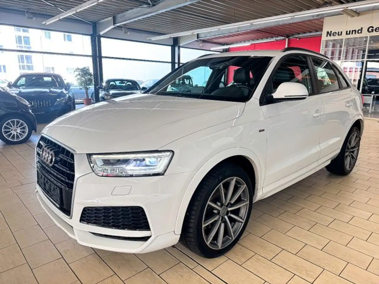 Audi Q3 2.0 TDI *S LINE+AUTOM+LED+LEDER+NAVI+19ALU* Wit - 2