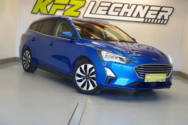 Ford Focus view 3