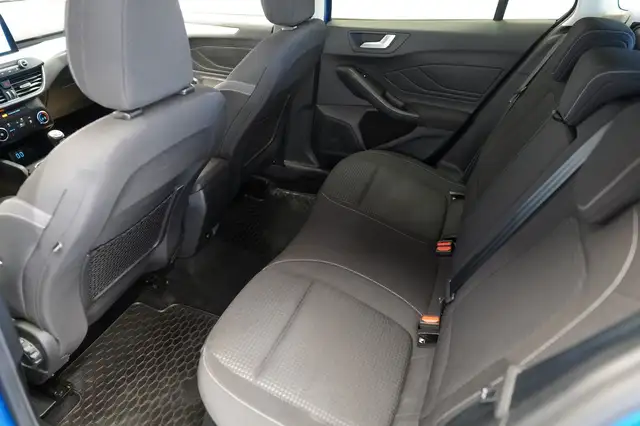 Ford Focus view 15