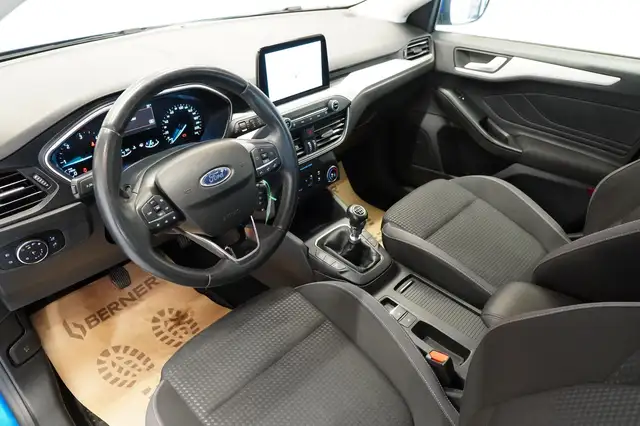 Ford Focus view 12