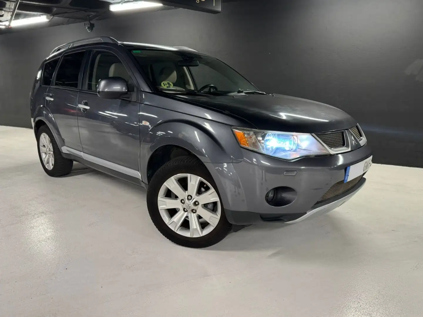 Mitsubishi Outlander 2.0DI-D Intense Plus Сірий - 2