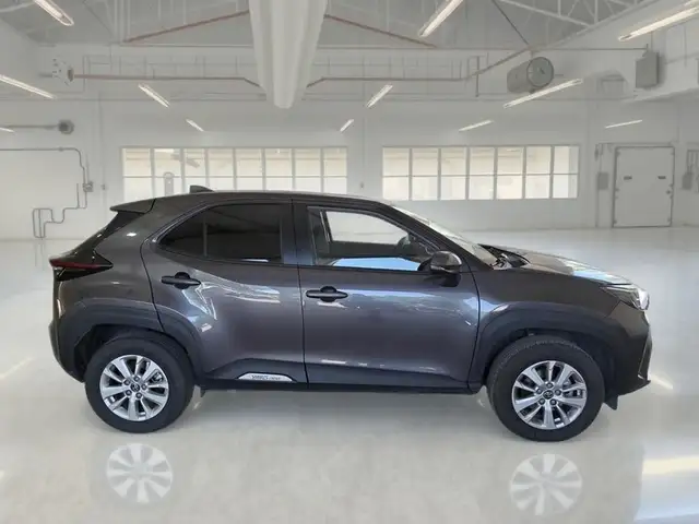 Toyota Yaris Cross view 3