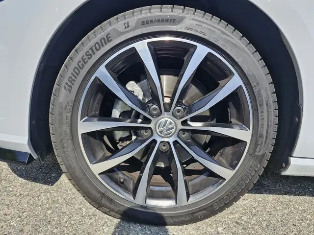 Volkswagen Golf view 14