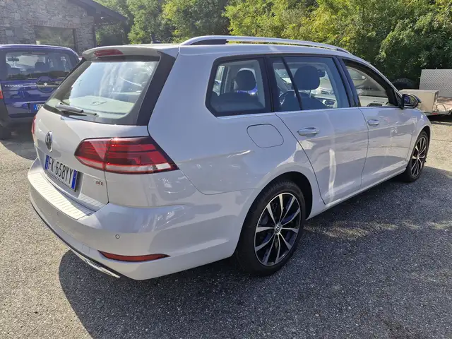 Volkswagen Golf view 6