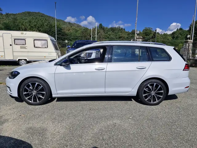 Volkswagen Golf view 3