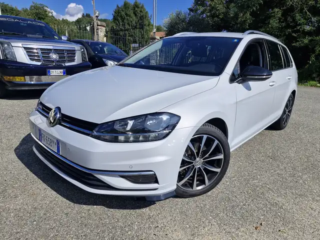 Volkswagen Golf view 2