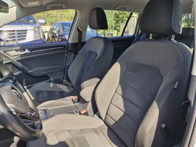 Volkswagen Golf view 10