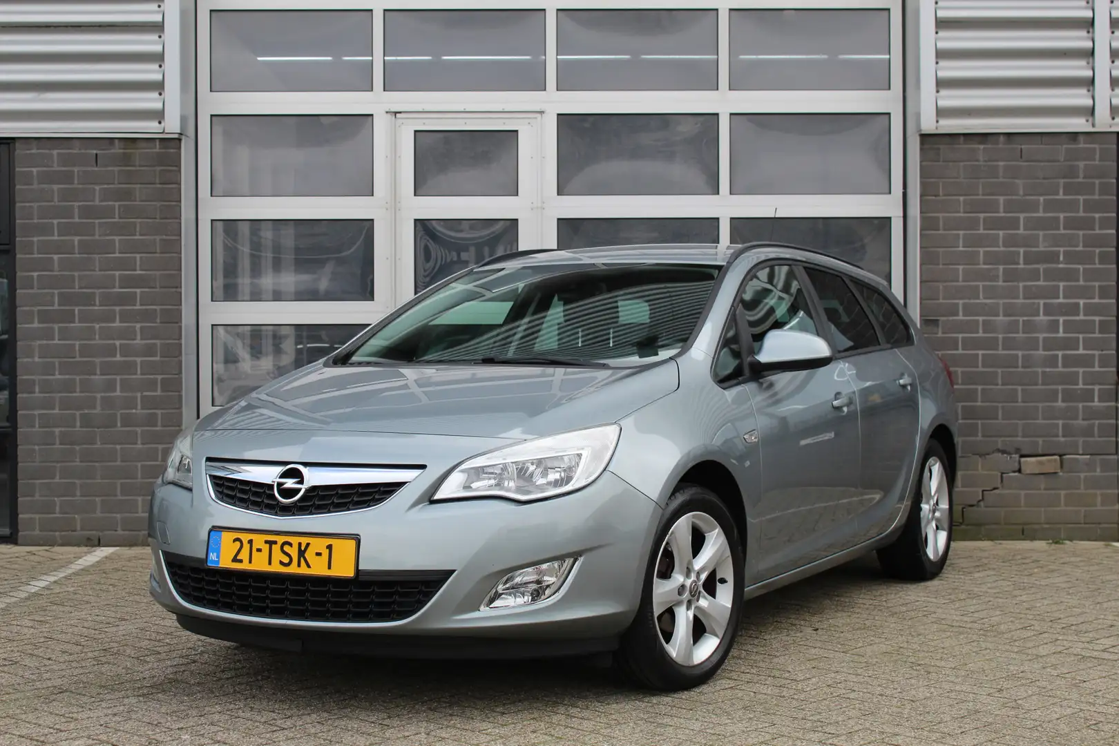 Opel Astra Sports Tourer 1.4 Turbo Edition / Airco / Cruise / Grijs - 1