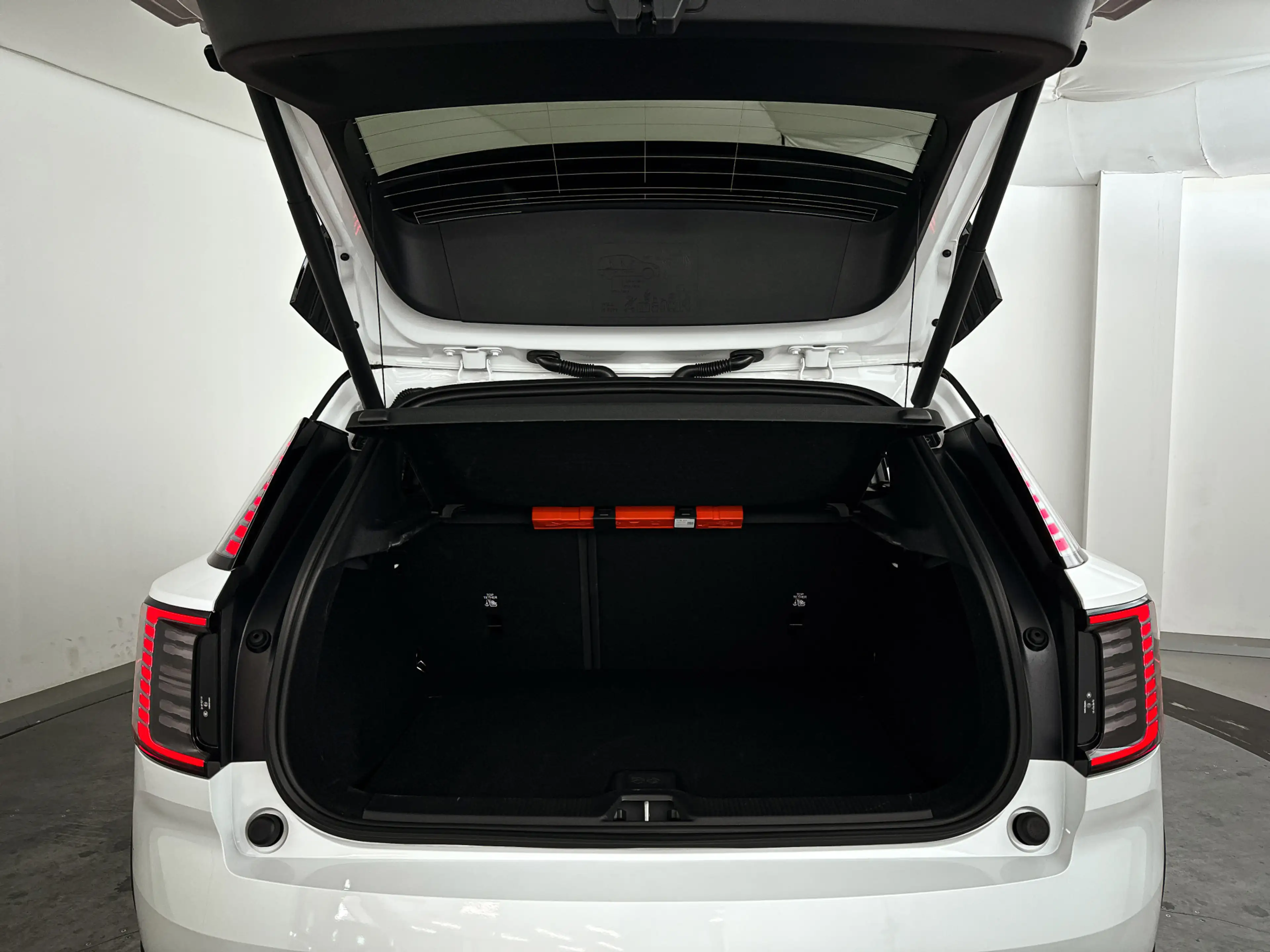 Volvo EX30 Single Motor Extended Range Plus 69 kWh | Parkeerc — photo 13