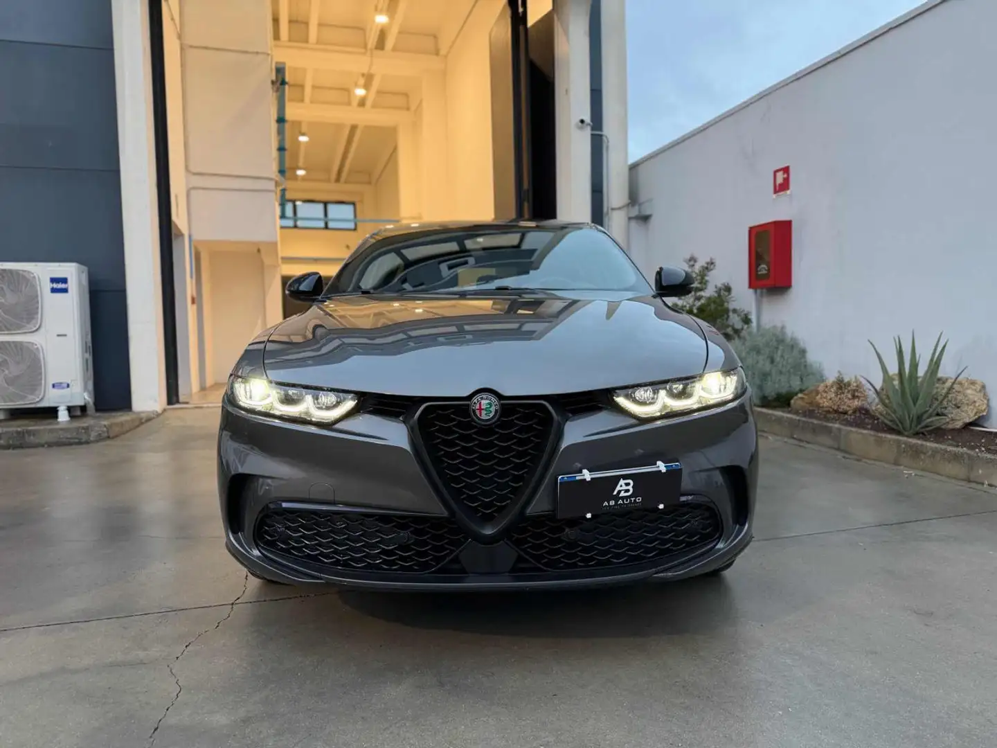 Alfa Romeo Tonale 1.5 130 CV MHEV TCT7 Edizione Speciale Gris - 2