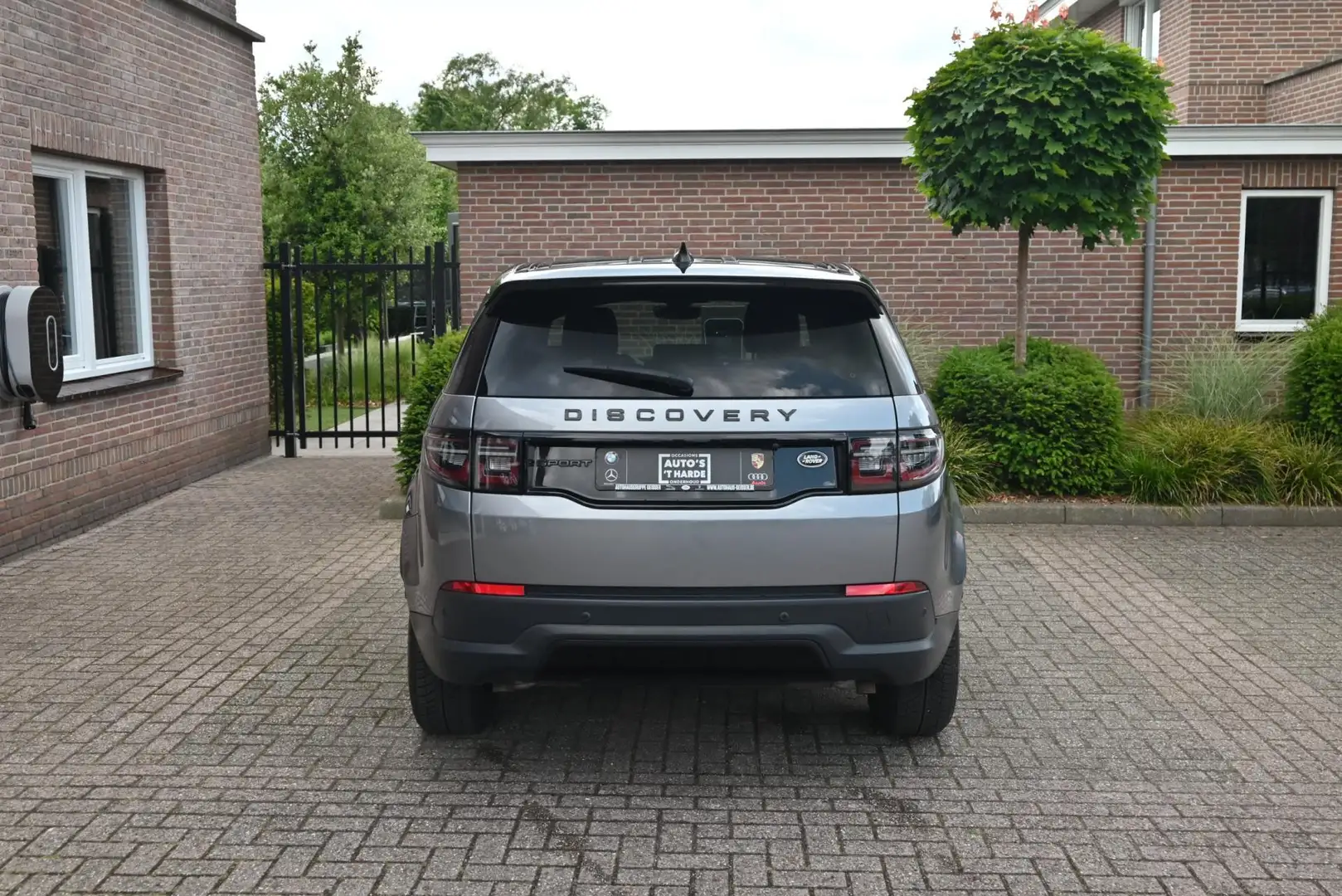 Land Rover Discovery Sport P300e Hybrid S AWD Grijs - 2