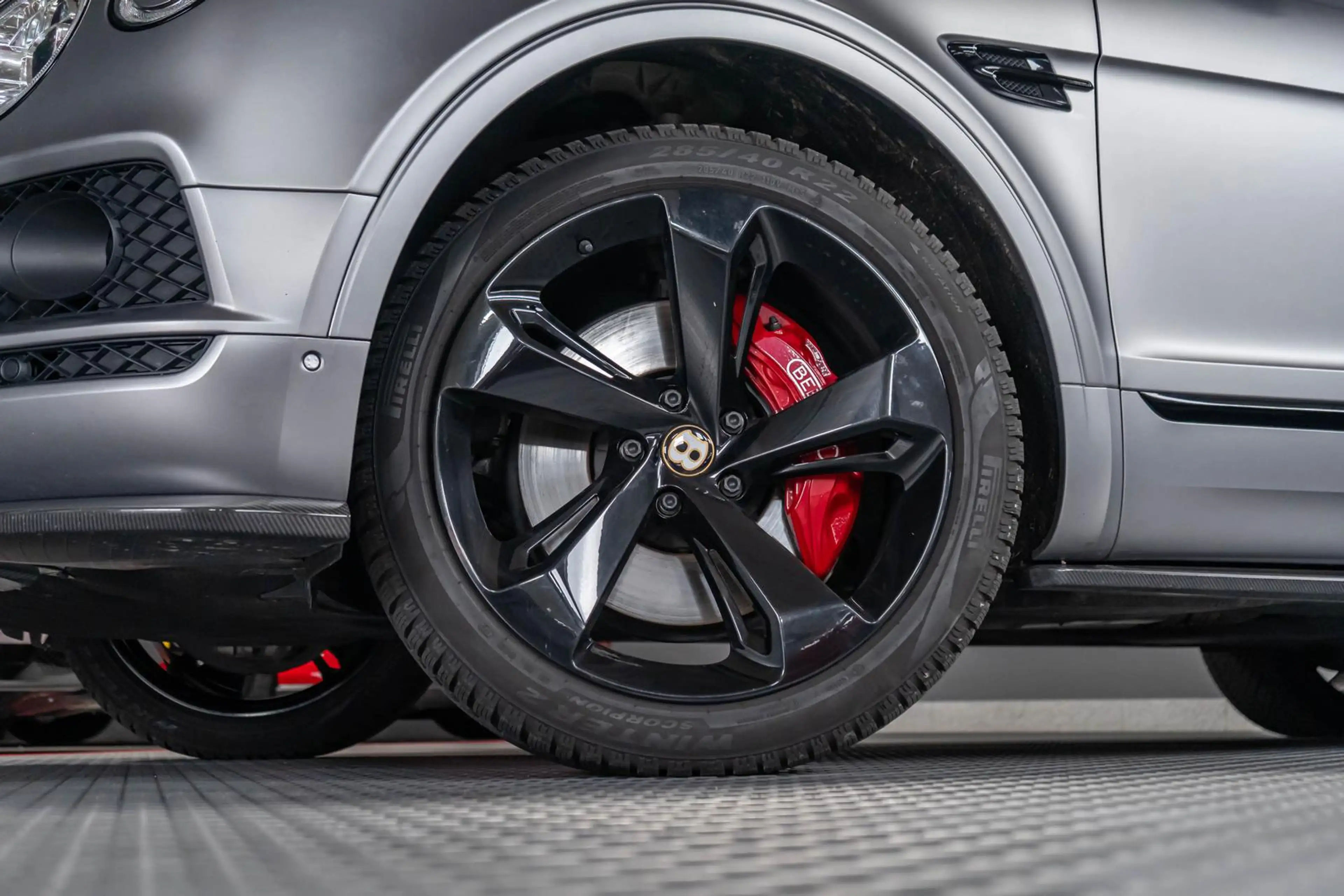 Bentley Bentayga 4.0 V8 AHK SHZ PANO MULLINER CARBON — photo 2
